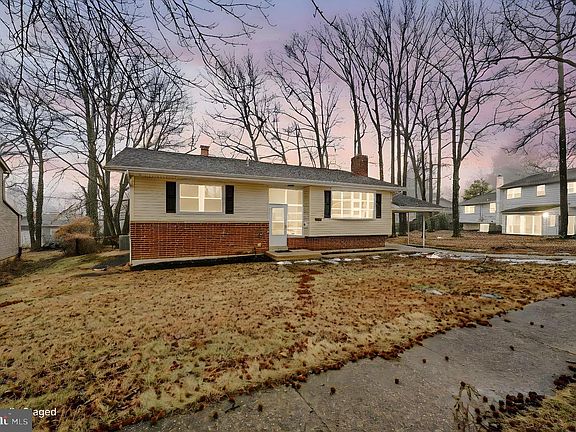 2nd image of 1302 Stanford Rd