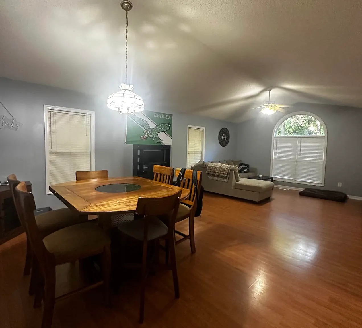 3 bed, 1600 sqft, $1,800 — Photo 2