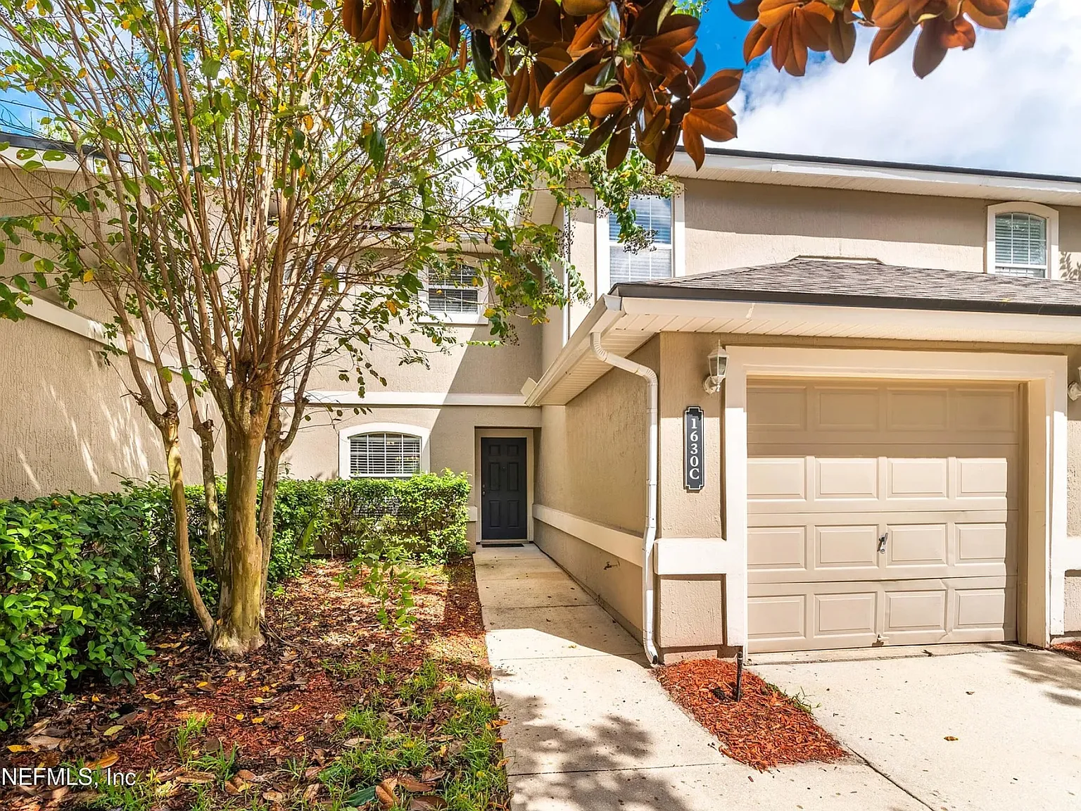 3 bed, 2.5 bath, 1460 sqft, $1,875 — Photo 2