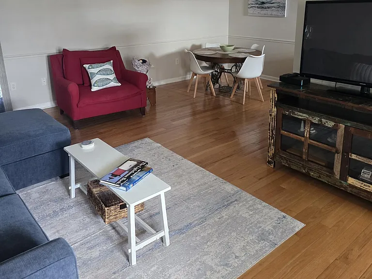 109 Wharfside Dr — Photo 2
