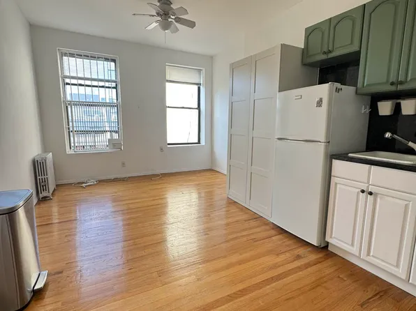 55 Clinton Street image 1 of 9