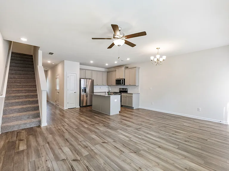115 Buckingham Ln — Photo 17