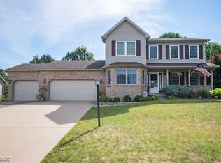 5318 N Rothmere Dr, Peoria, IL 61615