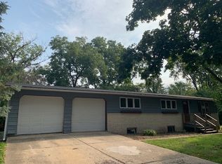 150 Wilson Pl, Oswego, IL 60543