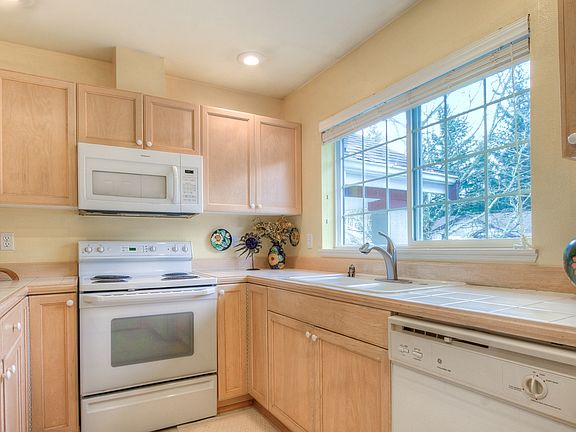 5th image of 25235 SE Klahanie Blvd APT B301
