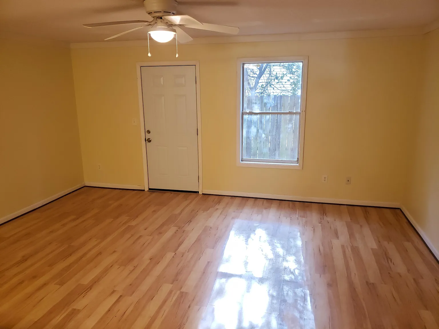 2 bed, 2.5 bath, 1289 sqft, $1,600 — Photo 2