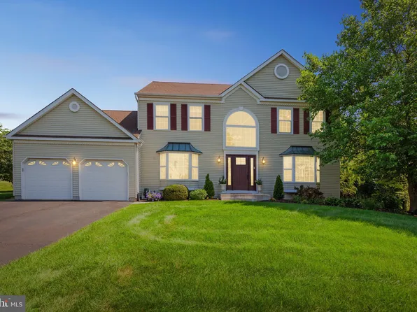 9 Dartmouth Dr, Doylestown, PA 18901