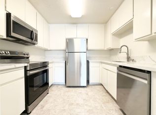 372 Pala Vista Dr APT 2, Vista, CA 92083