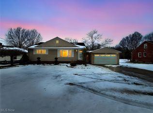 6290 Crossview Rd, Seven Hills, OH 44131