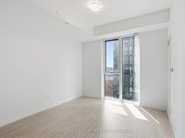 400 King St W #1519 — Photo 7
