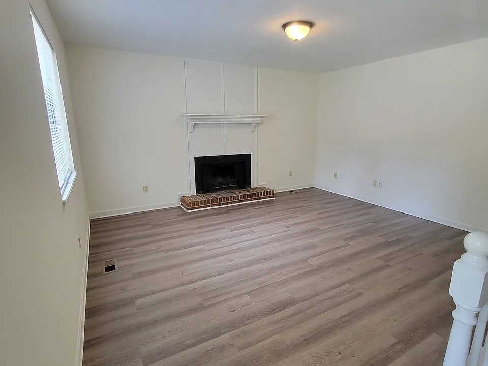 102 Bramble Ct