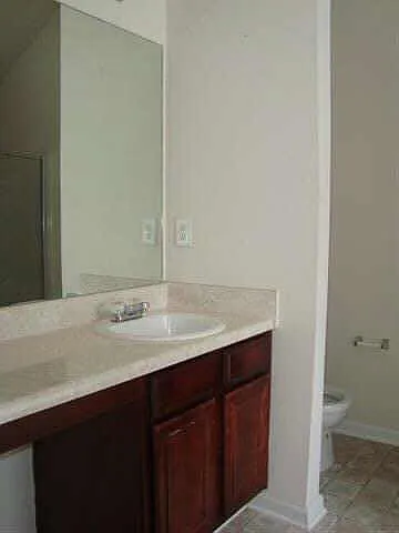 4 bed, 2177 sqft, $2,200 — Photo 3
