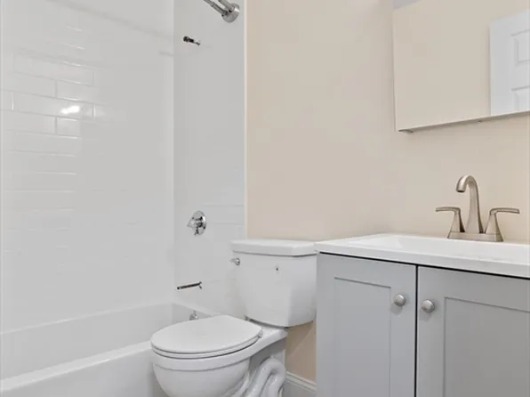 23 Davis Rd APT C7, Acton, MA 01720