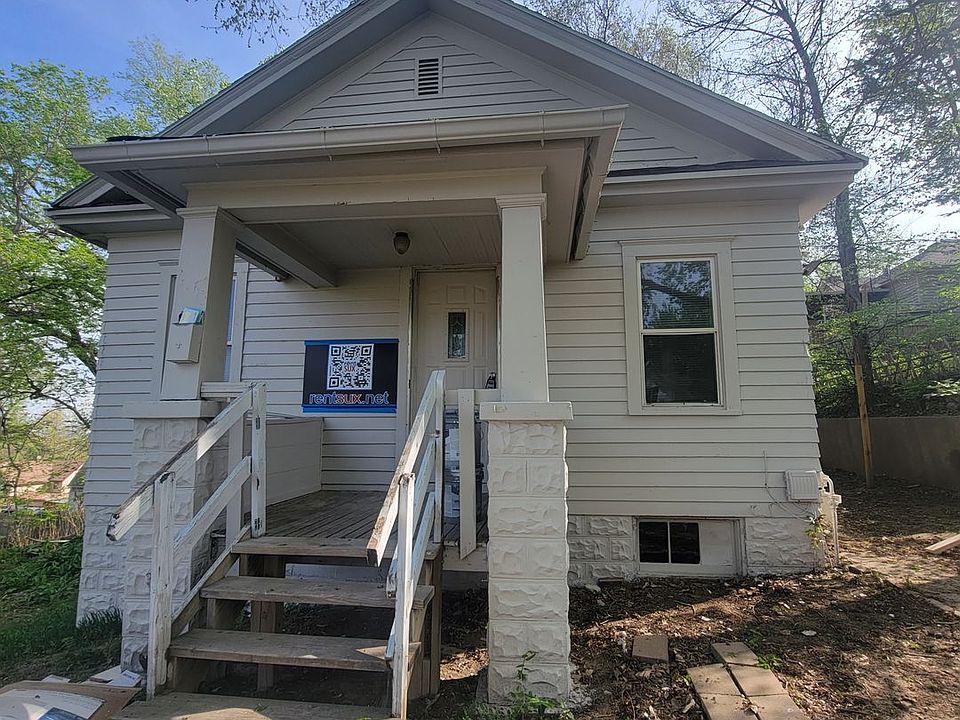 1st image of 407 W 1st St