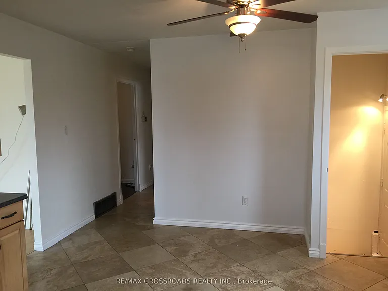 11 Lawnhurst Dr — Photo 2