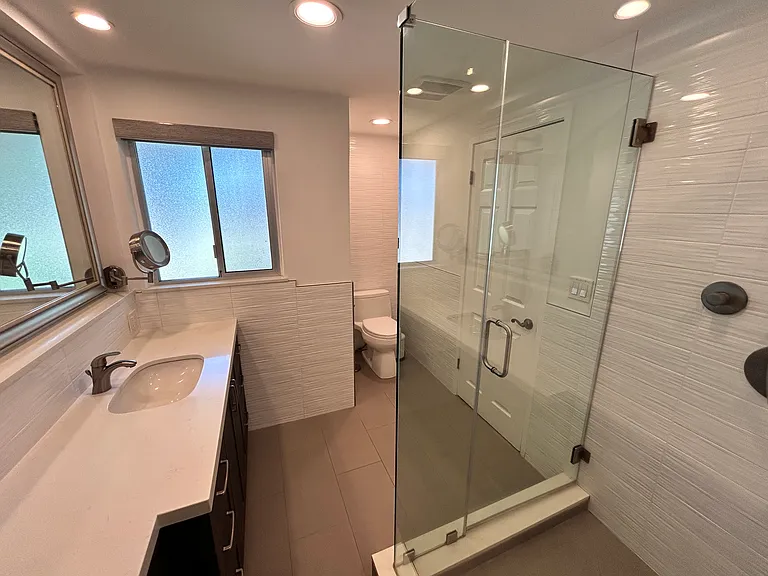 23723 Oxnard St — Photo 19