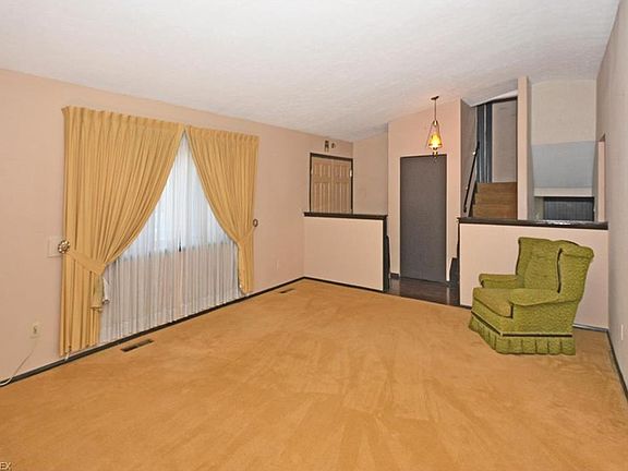 4th image of 8703 Fairlane Dr