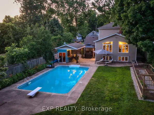 6276 Stamford Green Dr, Niagara Falls, ON L2J 1T3