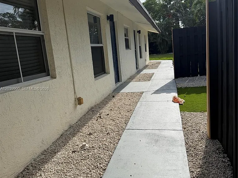 1533 NW 2nd Ave #1 — Photo 2