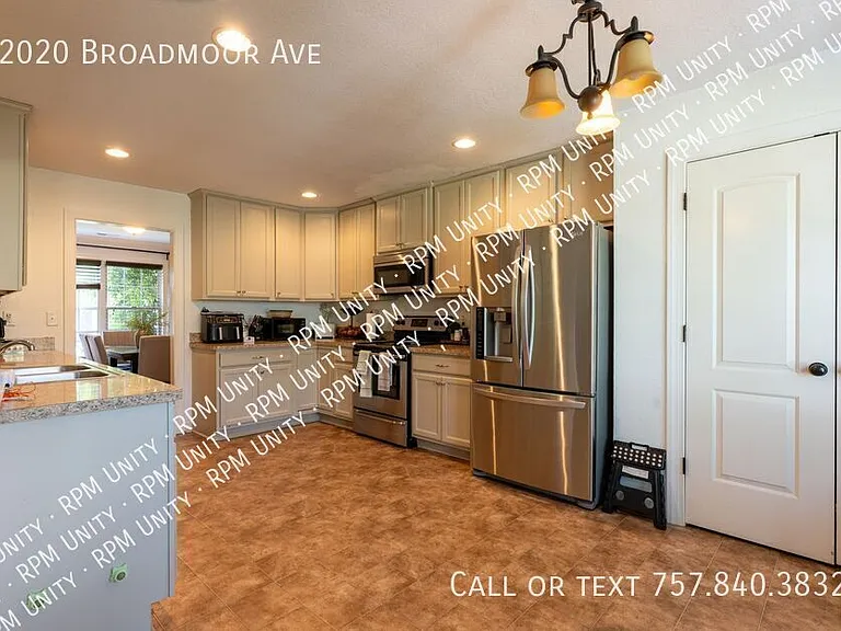 2020 Broadmoor Ave — Photo 7