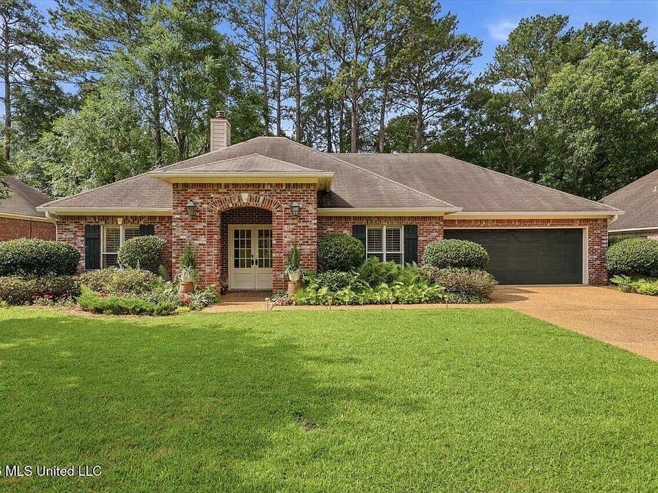 1st image of 385 Pinewood Ln