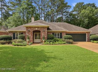 385 Pinewood Ln, Ridgeland, MS 39157
