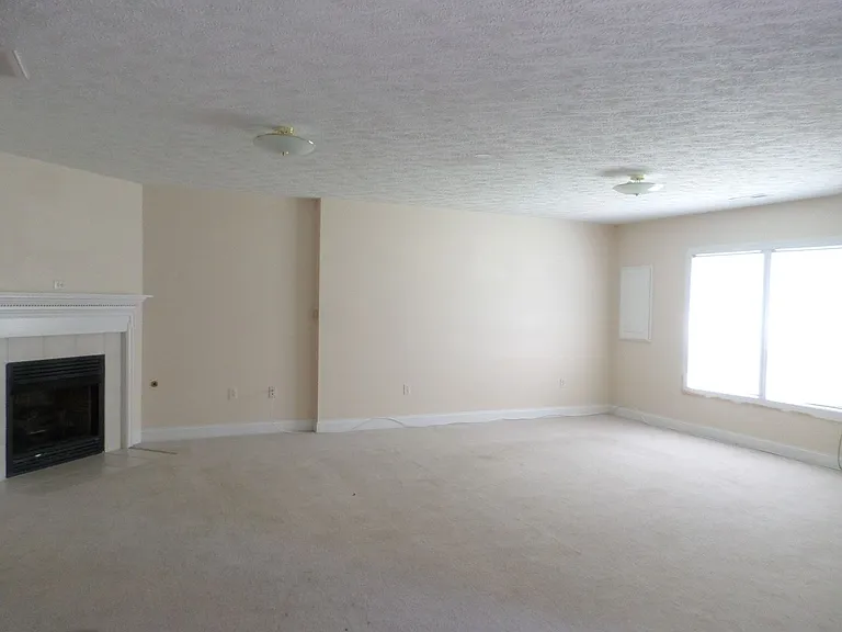 1035 Red Leaf Dr — Photo 9