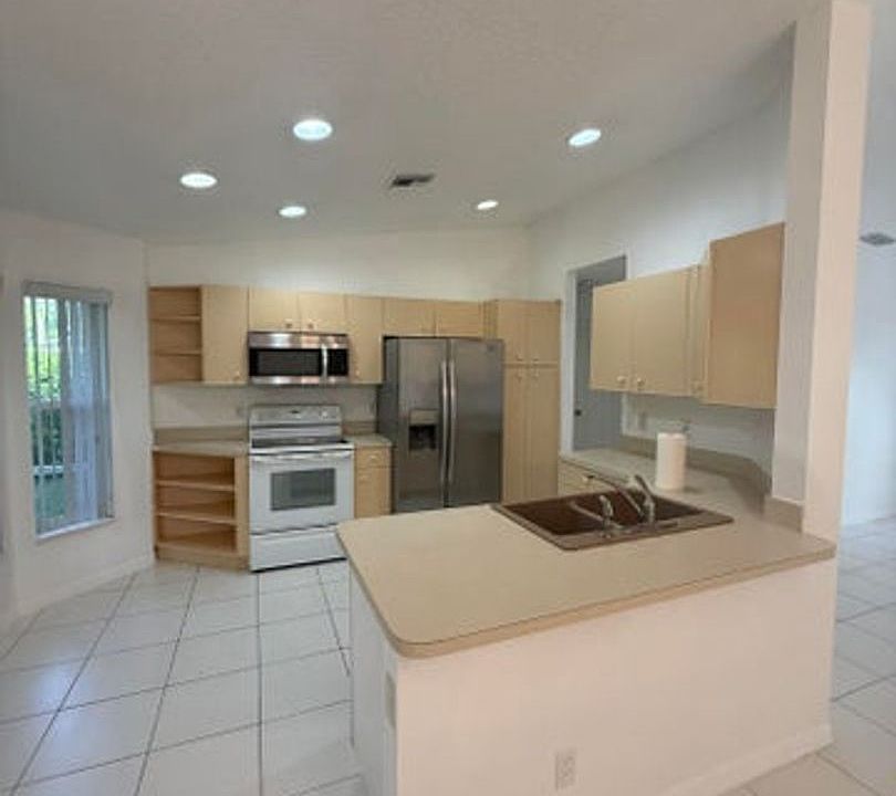 1st image of 100 Cocoplum Cir