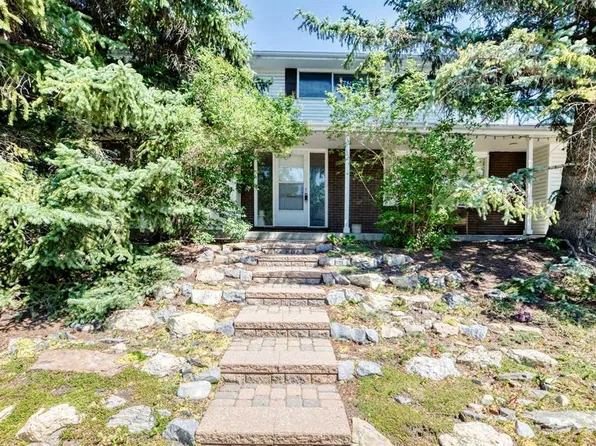 2 W Varsplain Pl NW, Calgary, AB T3A 0C7