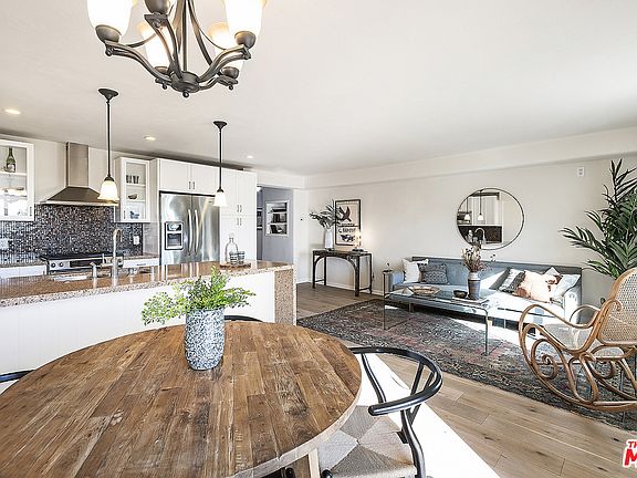 2nd image of 2700 Cahuenga Blvd E APT 3208