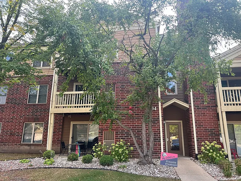 104 Glengarry Dr #208 — Photo 1