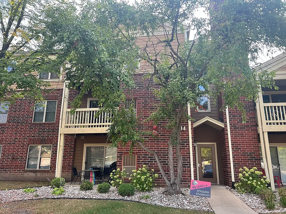 104 Glengarry Dr #208