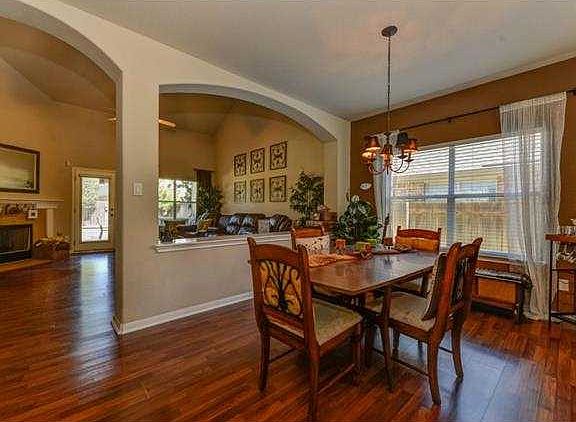 5th image of 812 Meadow Bluff Ct