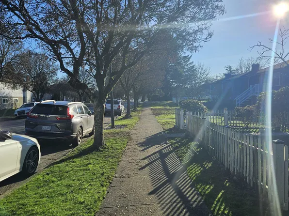 543 Rupert St, Vancouver, BC V5K 4K6