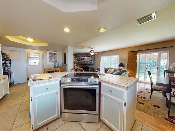 4th image of 2612 Albion Way