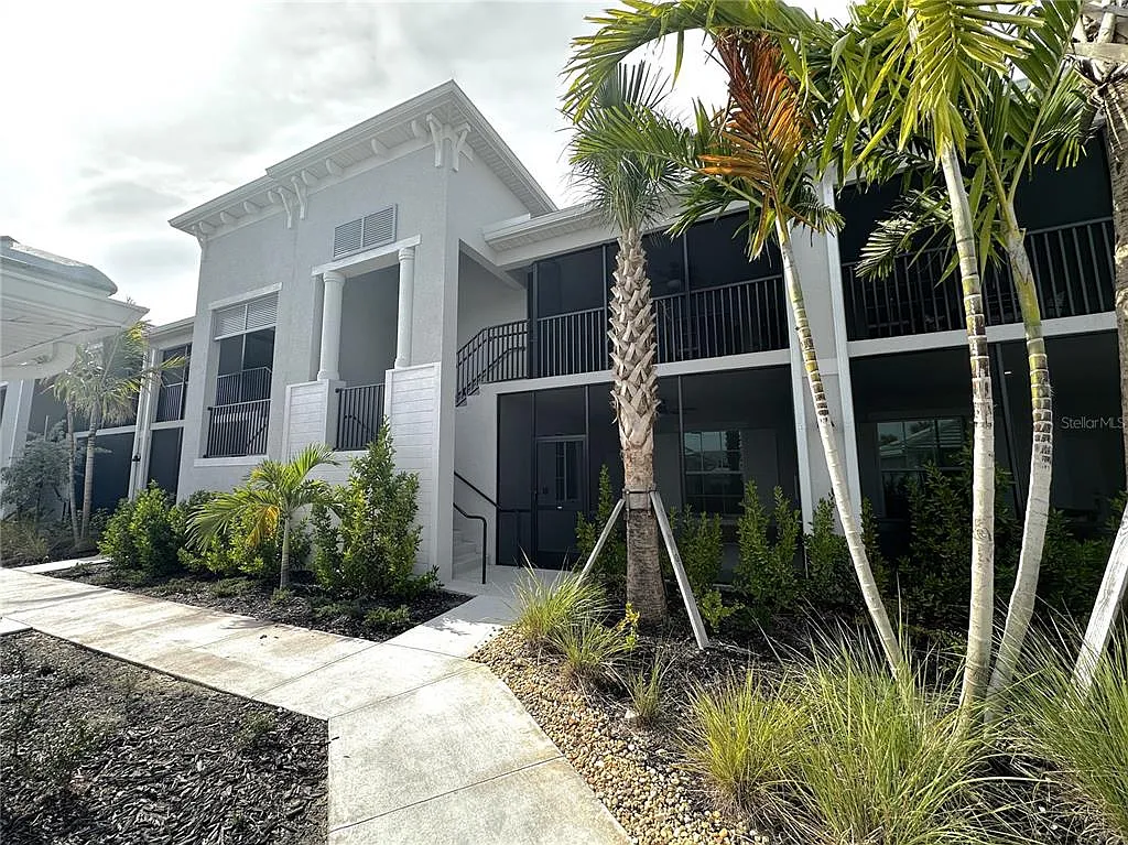 2 bed, 2.0 bath, 1366 sqft, $6,000 — Photo 2