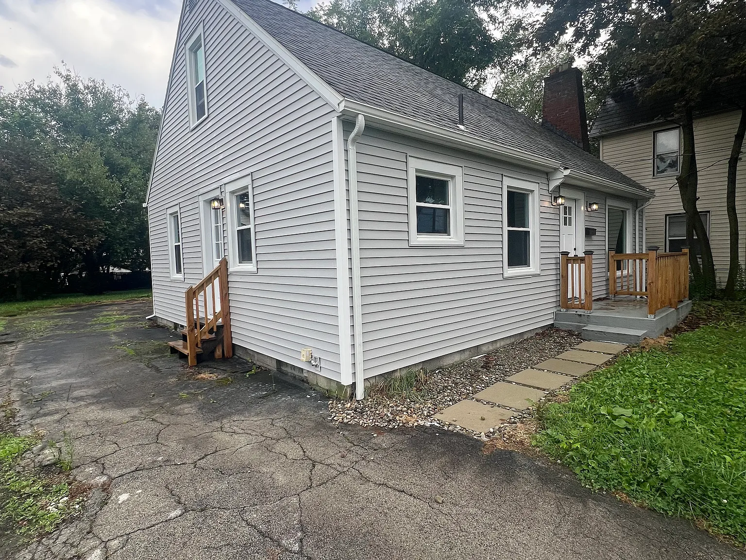 3 bed, 1600 sqft, $1,300 — Photo 2