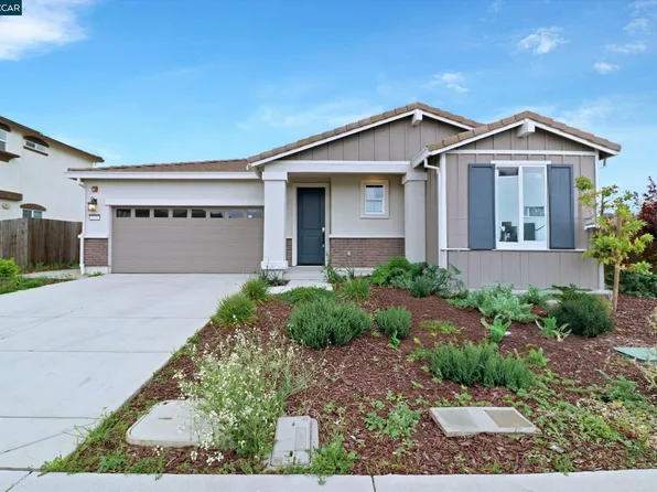 557 Oakham Dr, Vacaville, CA 95687