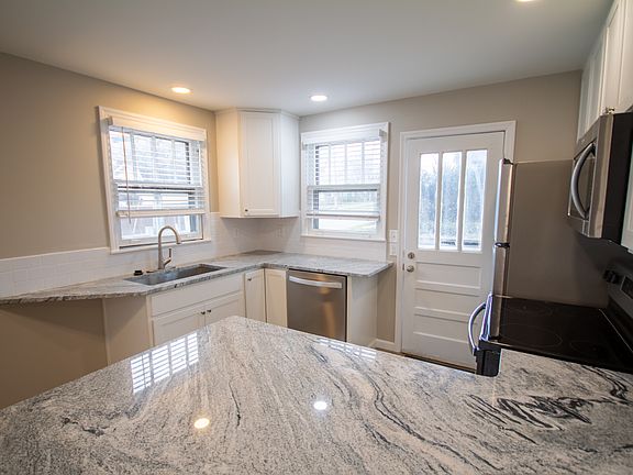5th image of 2226 Blair Blvd #4