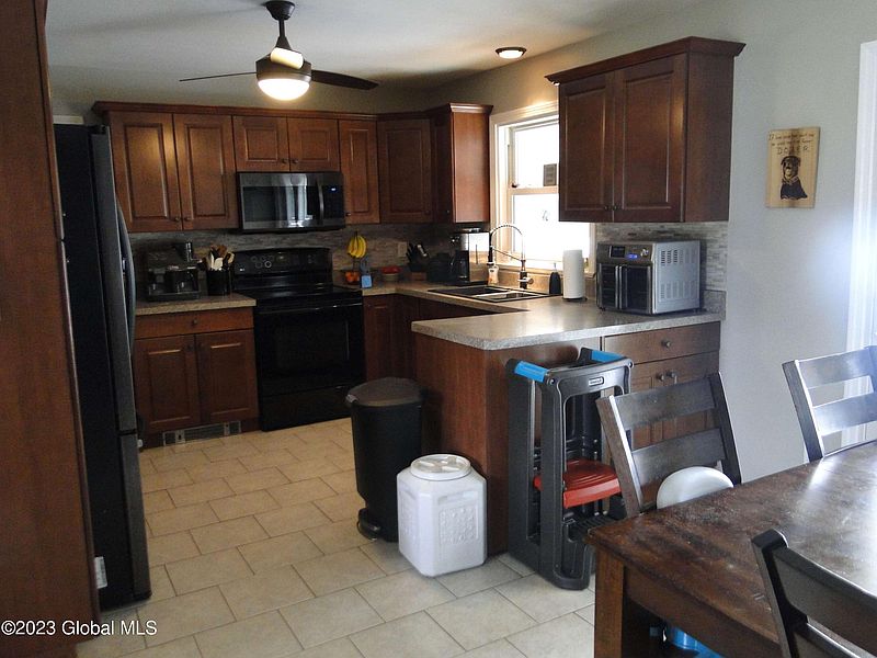4th image of 1351 Lilac Street