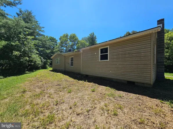 348 Thompson Hollow Rd, Bentonville, VA 22610