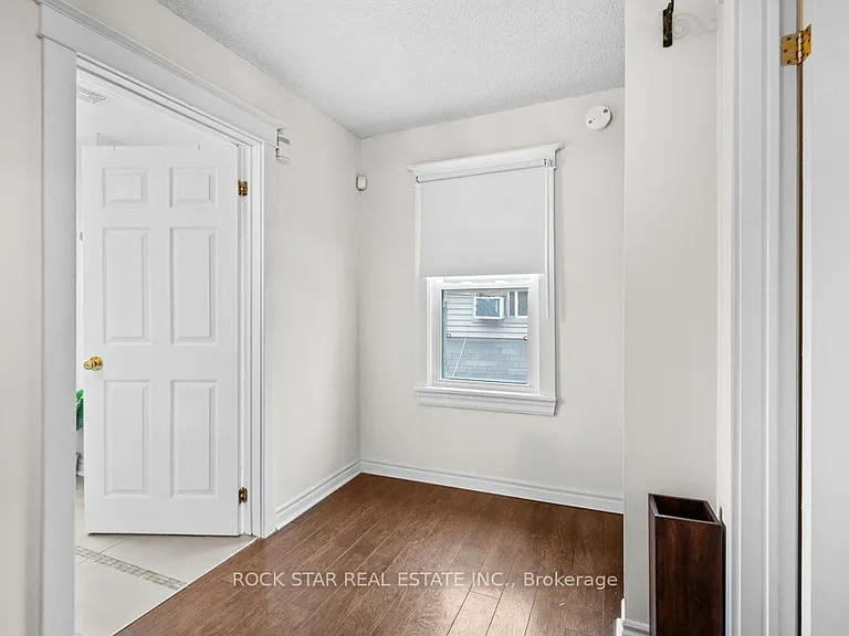 15 Melrose Ave N #UPPER — Photo 4