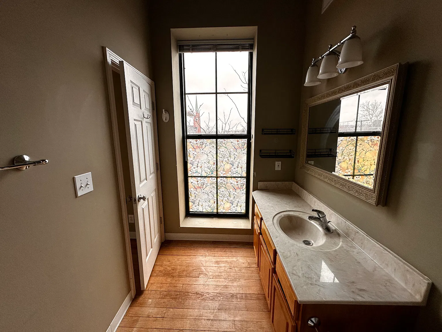 1 bed, 900 sqft, $1,400 — Photo 4