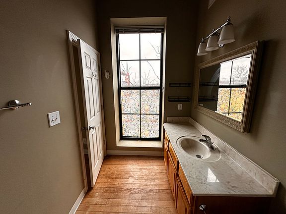 4th image of 903 Main St #3H