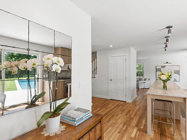 36 Floyd St — Photo 10