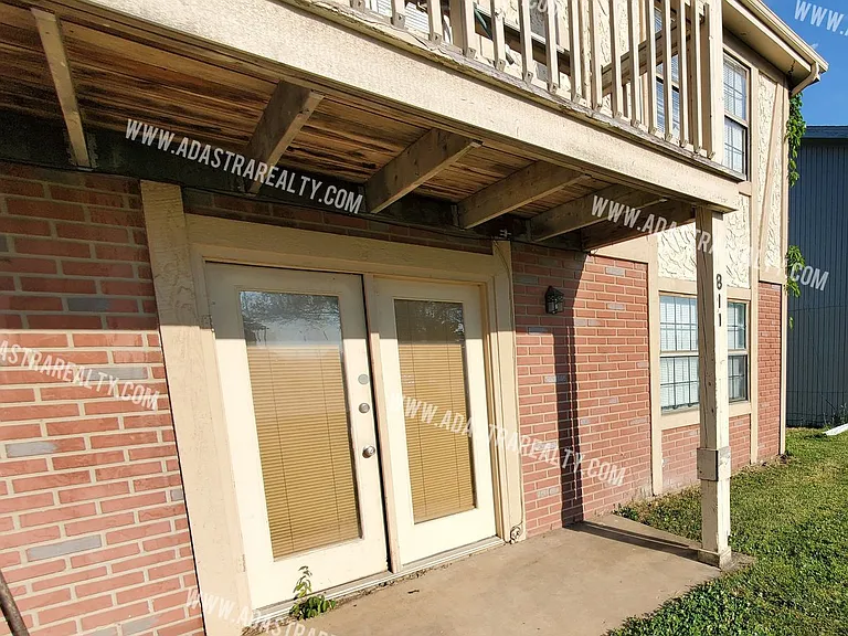 809 N Washington St — Photo 2