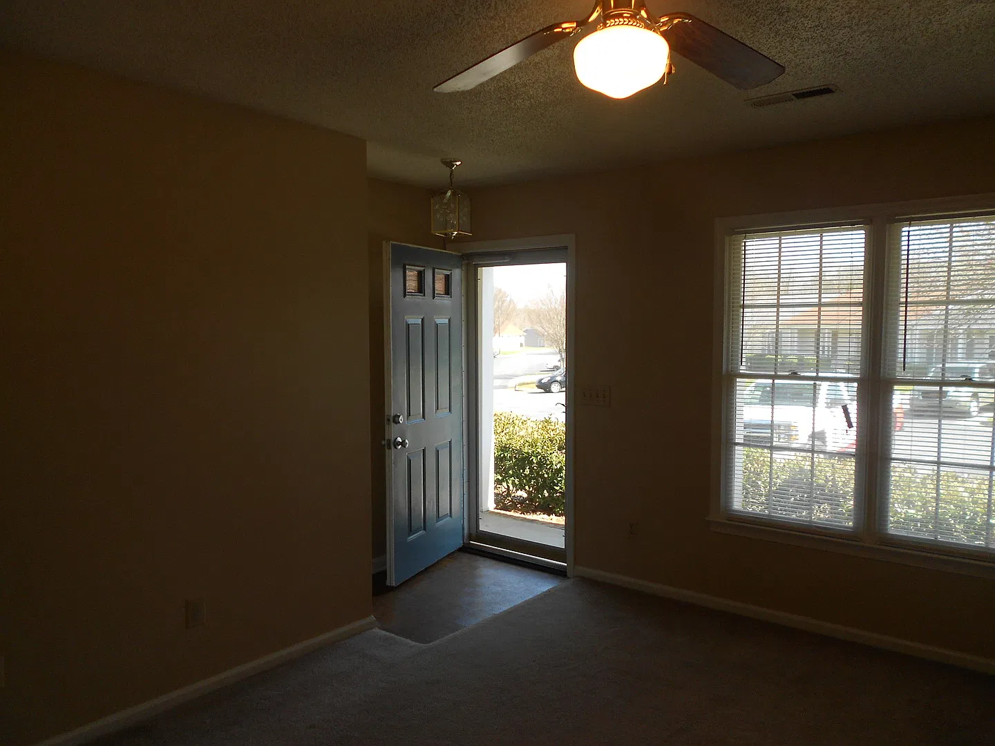 2 BR Townhome with lawn care included — Photo 4