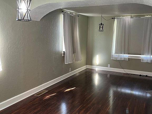 5th image of 77 Kensington Ave