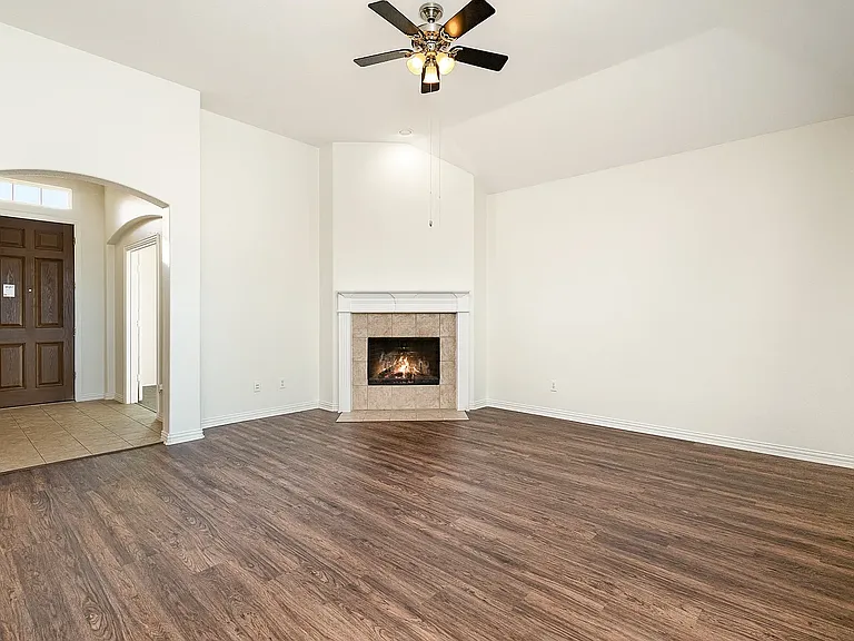 1432 Palestine Dr — Photo 3