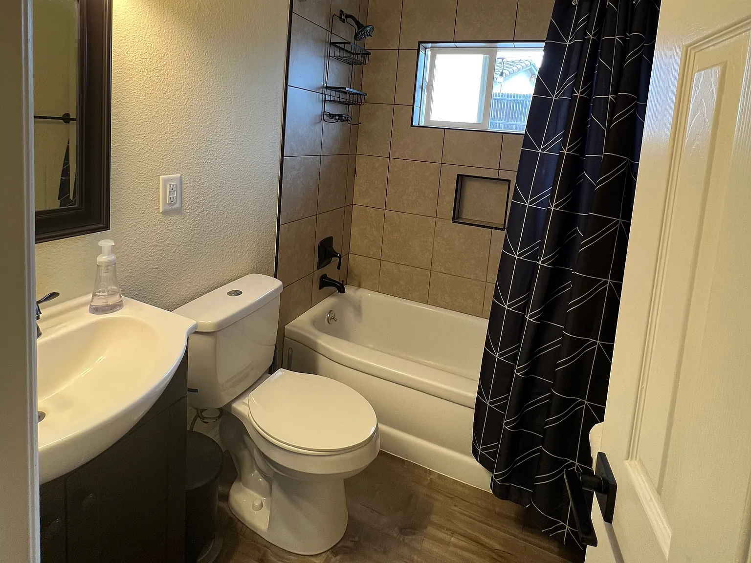 Teelin Ave, Vista — Photo 4